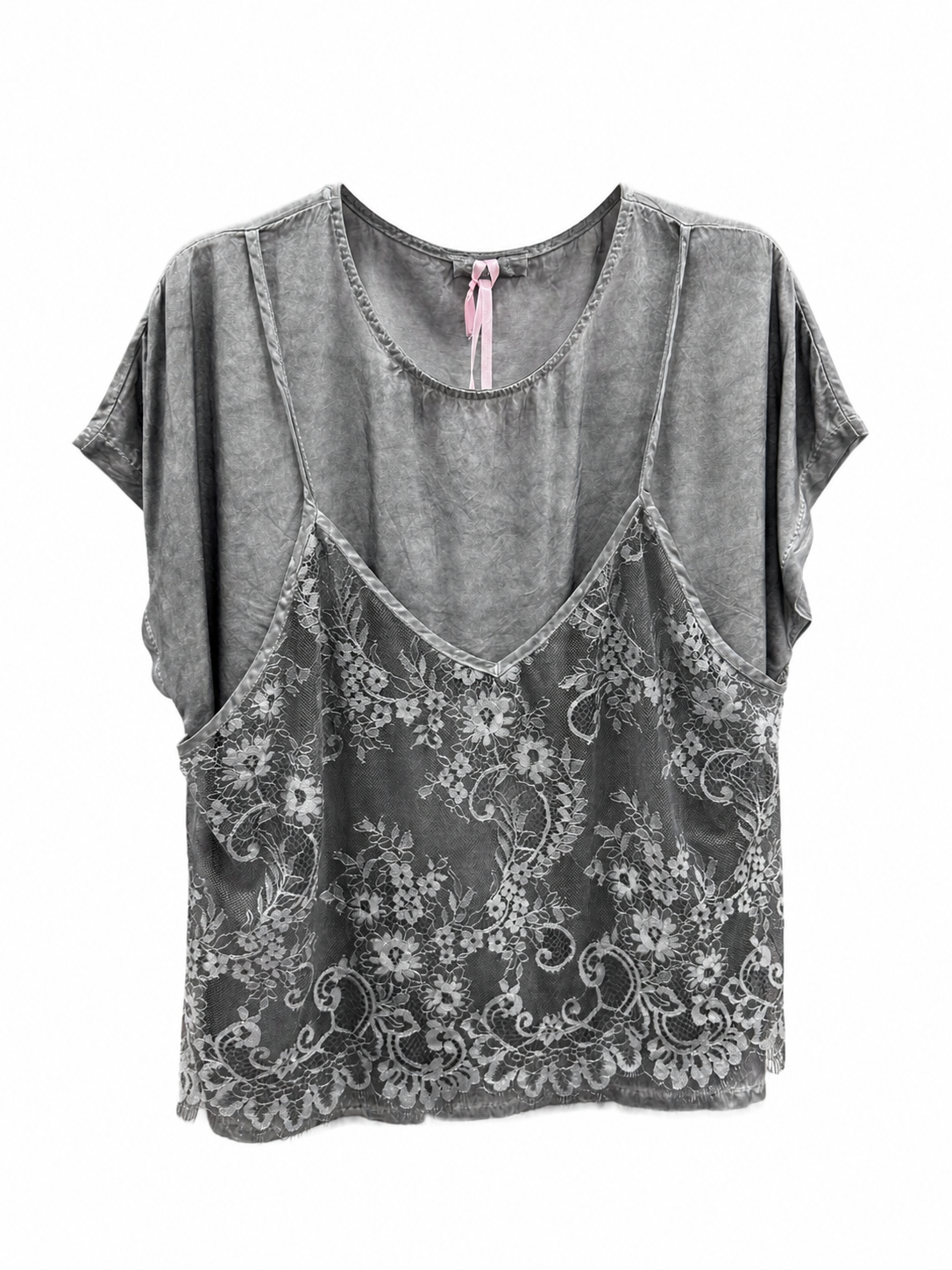 Camiseta gris con top de encaje superpuesto